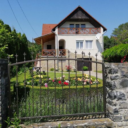 Kaman Nyaralo Apartment Badacsonytomaj Exterior photo