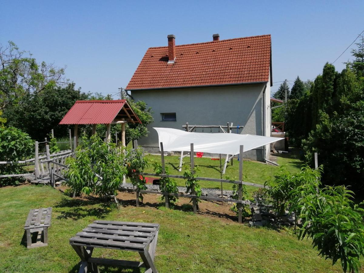 Kaman Nyaralo Apartment Badacsonytomaj Exterior photo
